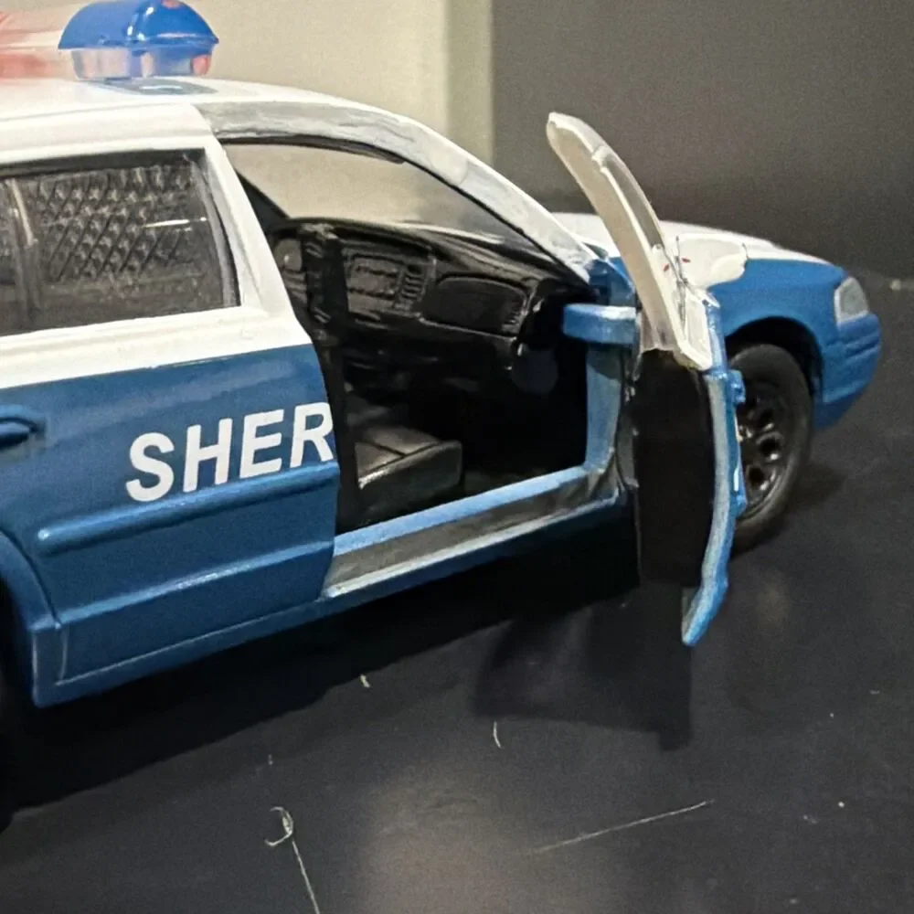 Jada 1/32 Scale 35728 - Rick Grimes Ford Crown Victoria Sheriff The Walking Dead